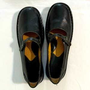 SOLD- Born leather shoes. Size 8/39